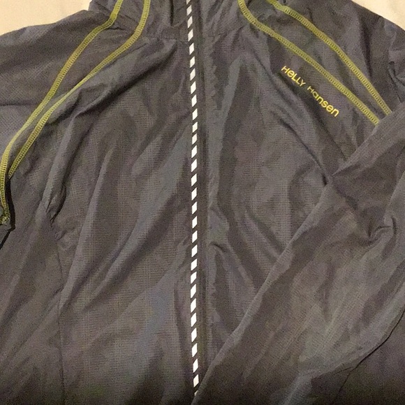 Helly Hansen running jacket. - Picture 3 of 8
